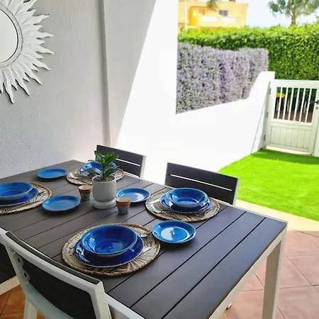 Homely In Modern Building With Pool Апартаменты
