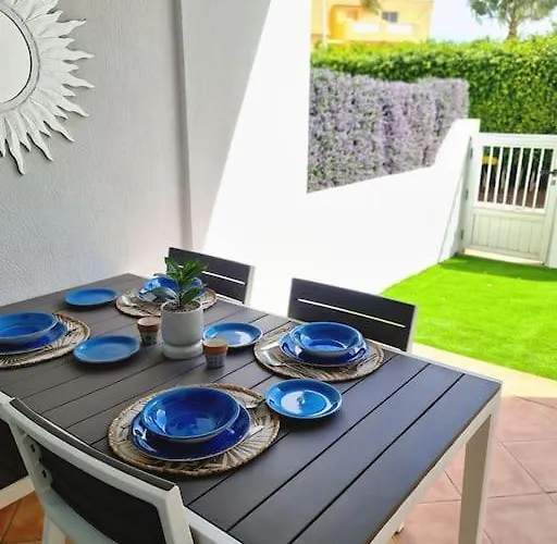 Homely In Modern Building With Pool Apartment