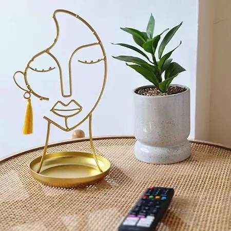 アパート Homely In Modern Building With Pool