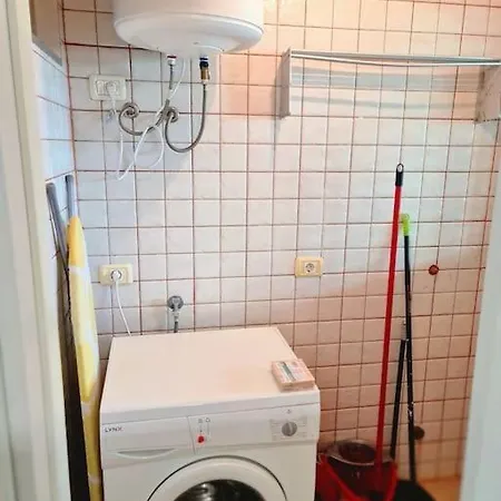 Homely In Modern Building With Pool Apartament