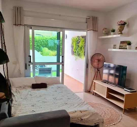 Homely In Modern Building With Pool アパート