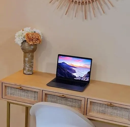 Homely In Modern Building With Pool アパート サンミゲル・デ・アボナ